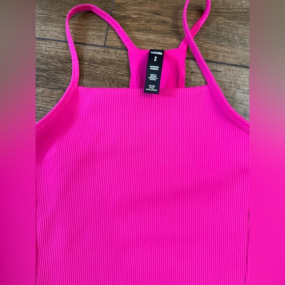 The North Face Women’s Guide Forward Rib Tanklette in Pink Glo Small, Pink Tank - Picture 3 of 7